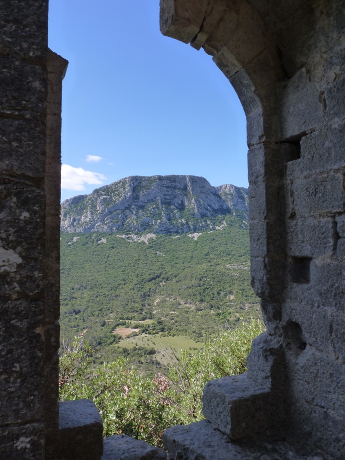 zzz Pic Saint Loup depuis les ruines du Chateau de Vivioures